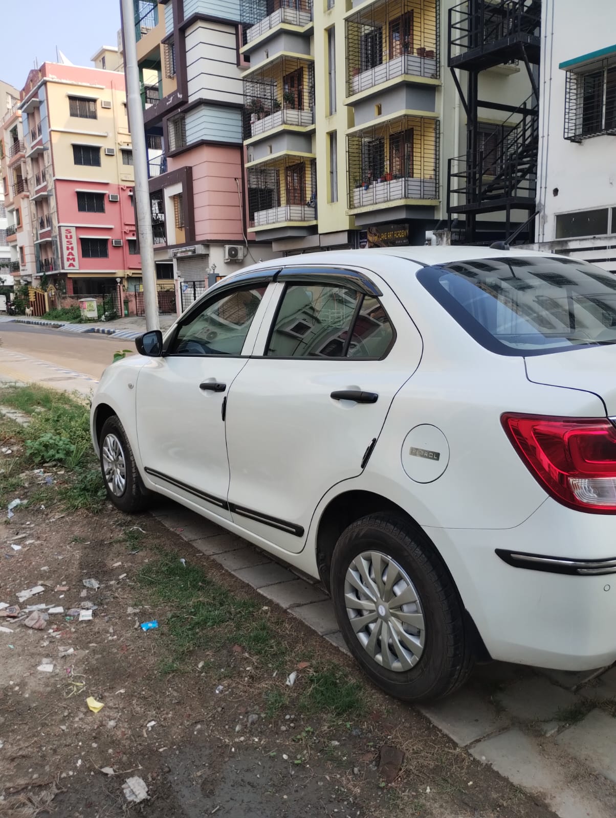 Rishi Tour And Travels car 3