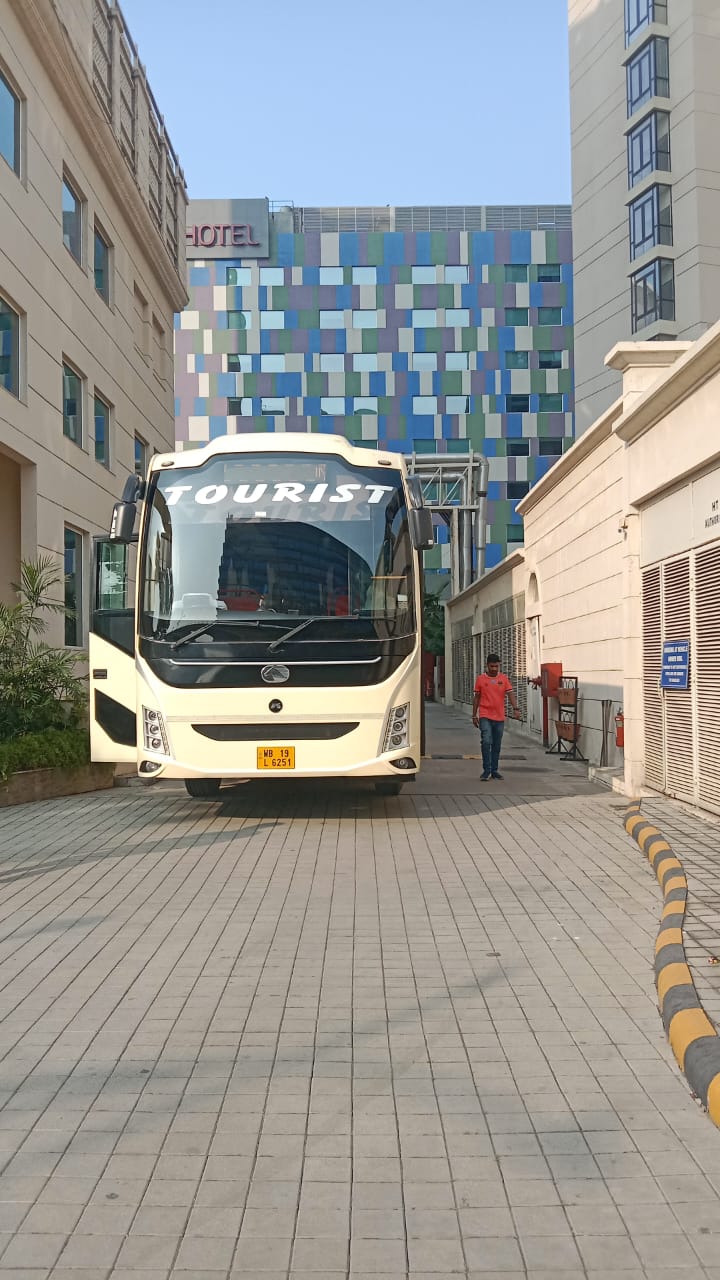 Rishi Tour And Travels car 31