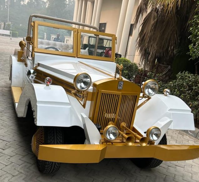 Rishi Tour And Travels car 68