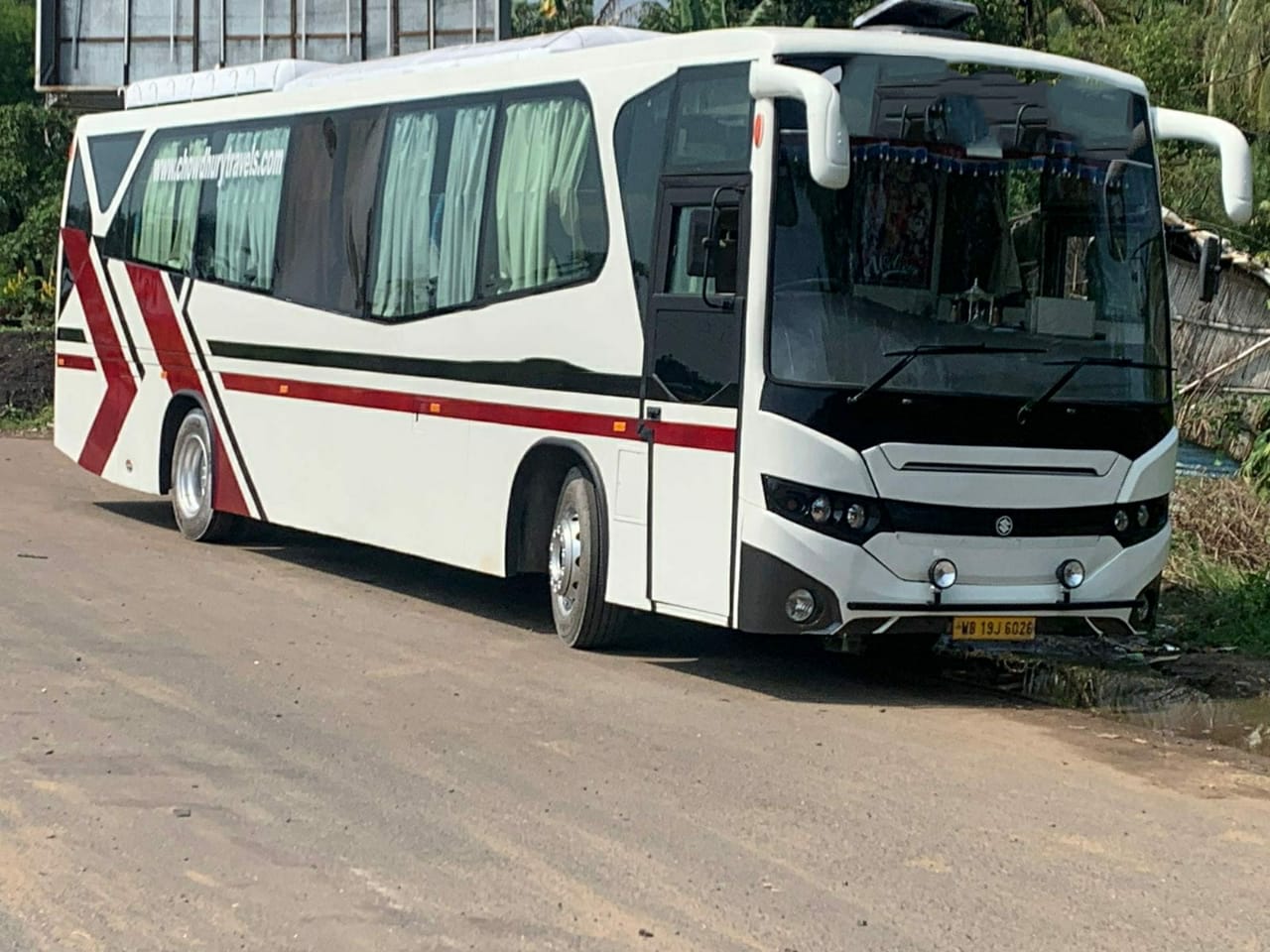 Rishi Tour And Travels car 73