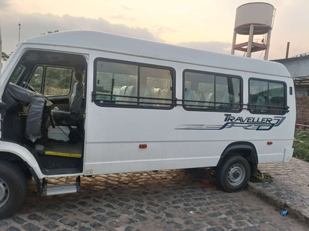 Rishi Tour And Travels car 8
